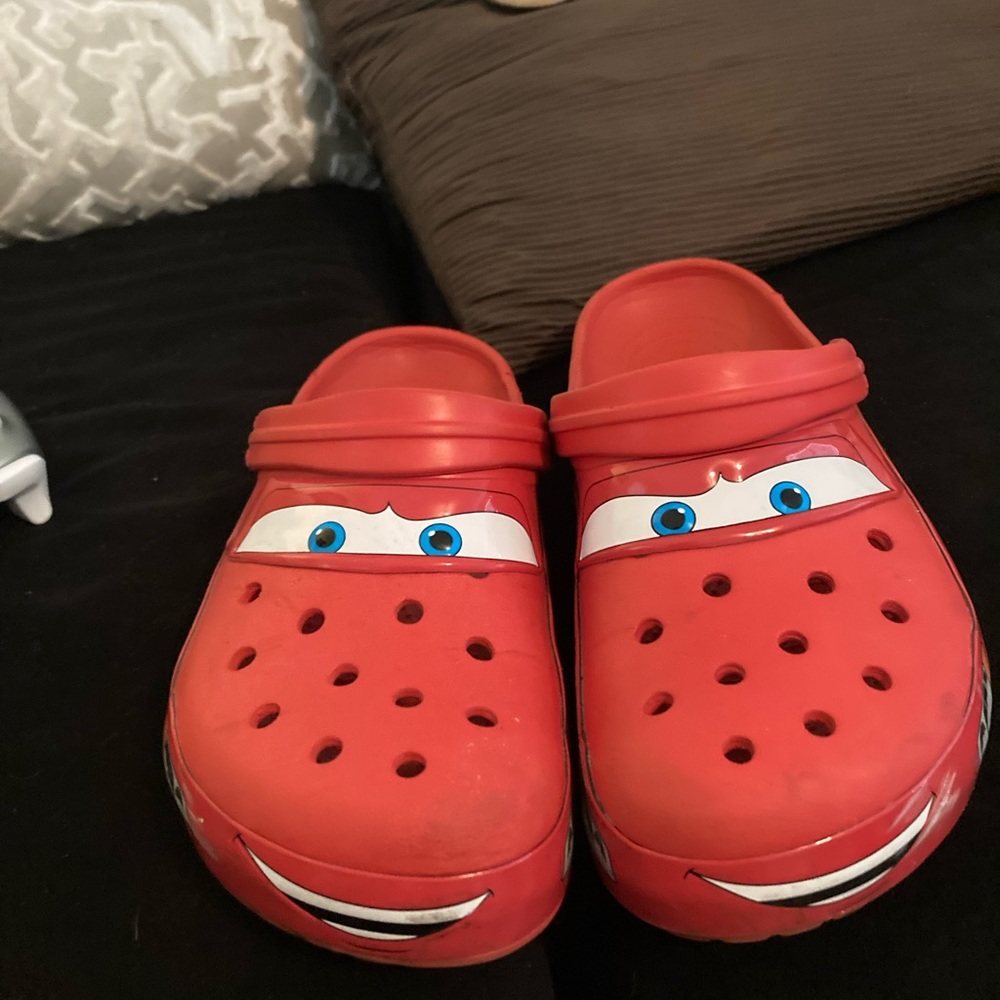 LIGHTNING MCQUEEN CROCS KACHOW!